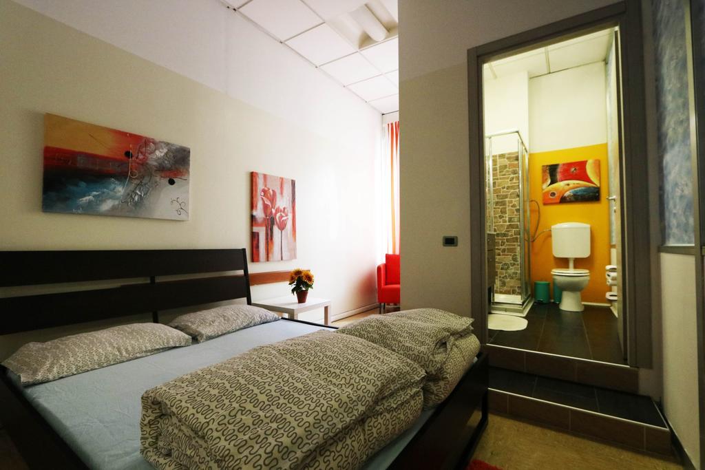 Panda Hostel Милано Екстериор снимка